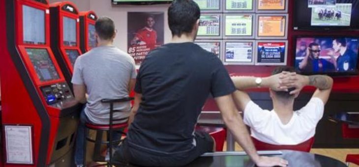 Maeztu da la voz de alarma por la creciente adicción de los menores a los juegos de azar en Andalucía