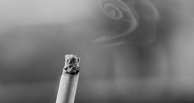 El tabaco no solo aumenta el riesgo de cáncer, también hace a los tumores más agresivos